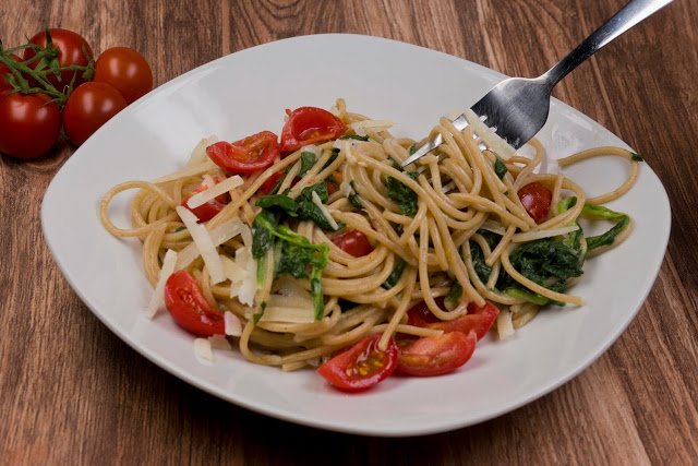 Spaghetti mit Spinat-Sahne-Soße - Gaumenfreundin - Food &amp; Family Blog