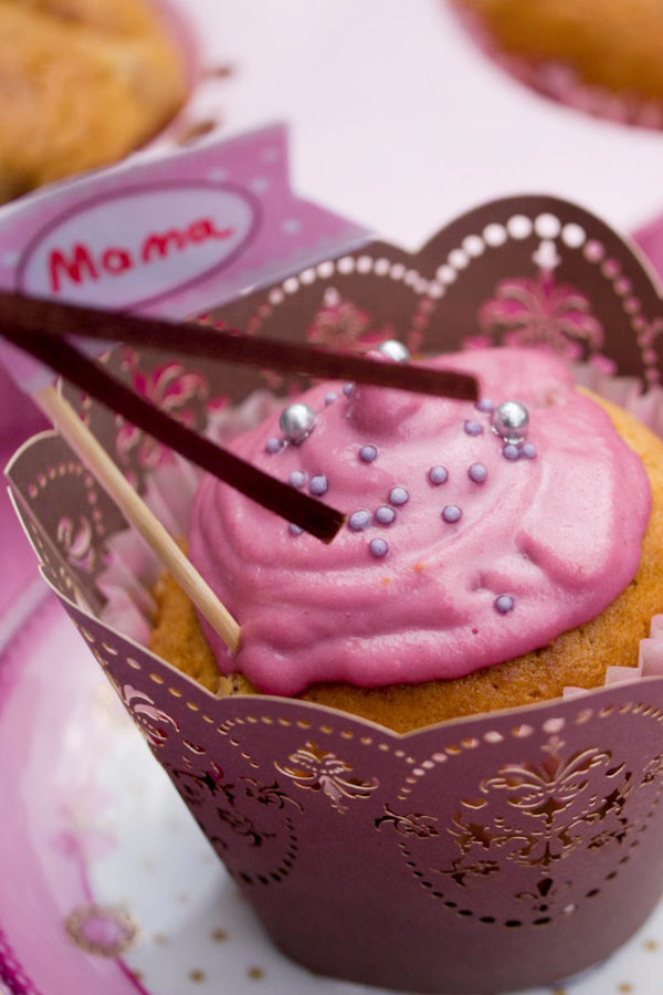 Himbeercreme Cupcakes mit Marzipan-Frosting für den Muttertag