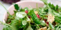 Salat mit Granatapfel, Walnüssen und Quinoa