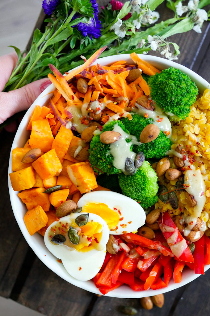Gesund und lecker - die Buddha Bowl mit Reis, Linsen und Süßkartoffeln