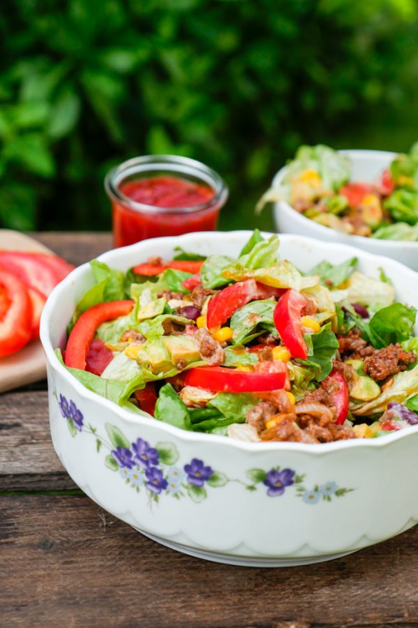 Low Carb - Mexikanischer Salat mit Hackfleisch und Avocado