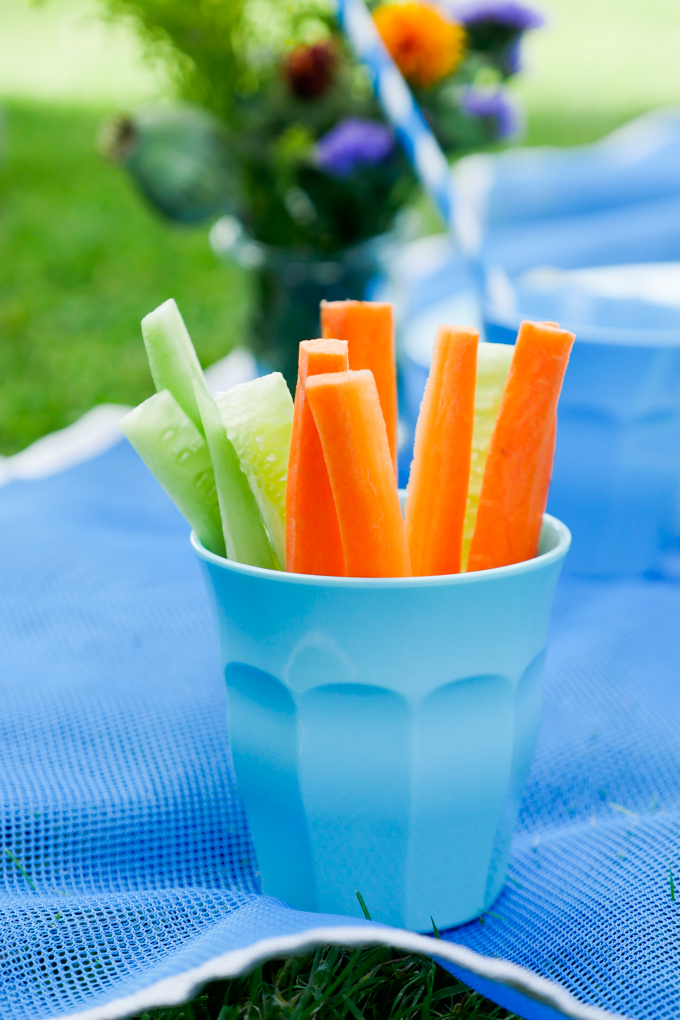 Möhren und Gurkenstifte für das gesunde Picknick