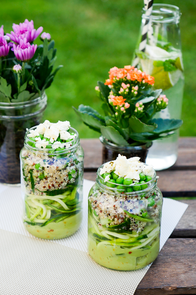 Zoodles-Salat mit Avocado, Quinoa und Feta