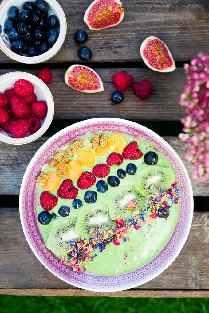 Grüne Smoothiebowl – gesundes Powerfrühstück
