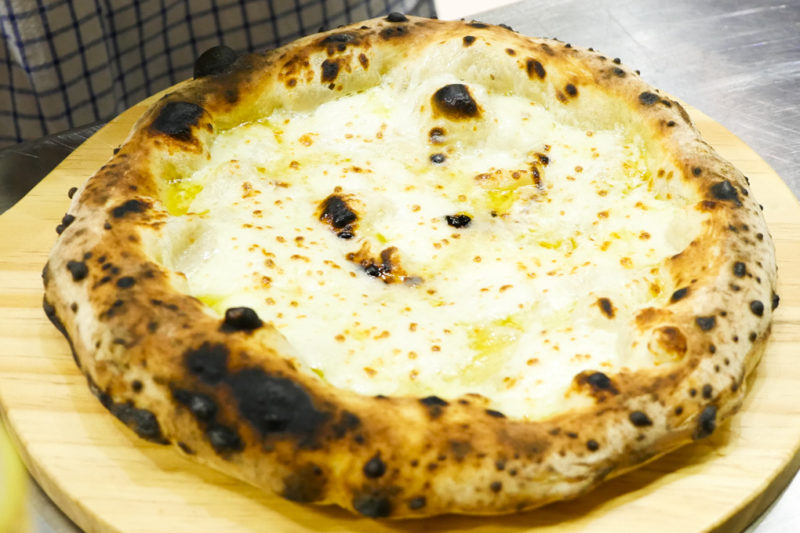 Pizza Margherita Sbagliata mit Büffelmozzarella