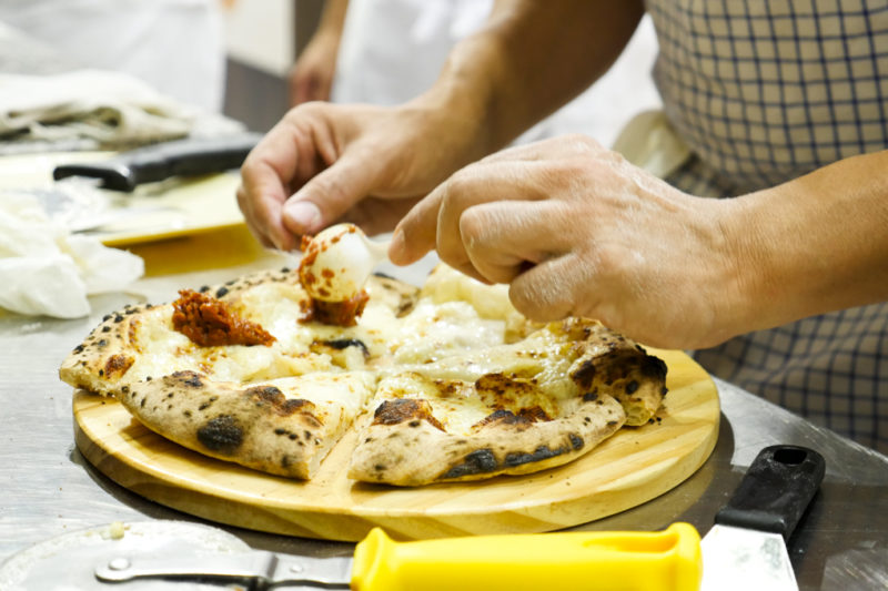 Pizza Scarpetta mit einer Creme aus Grana Padano
