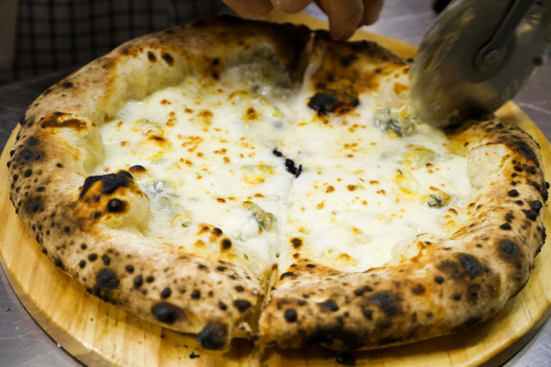 Pizza Mare e Monti Marinade mit Gorgonzola