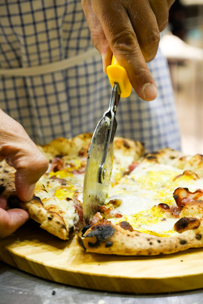 Pizzen mit italienischem Käse von Franco Pepe