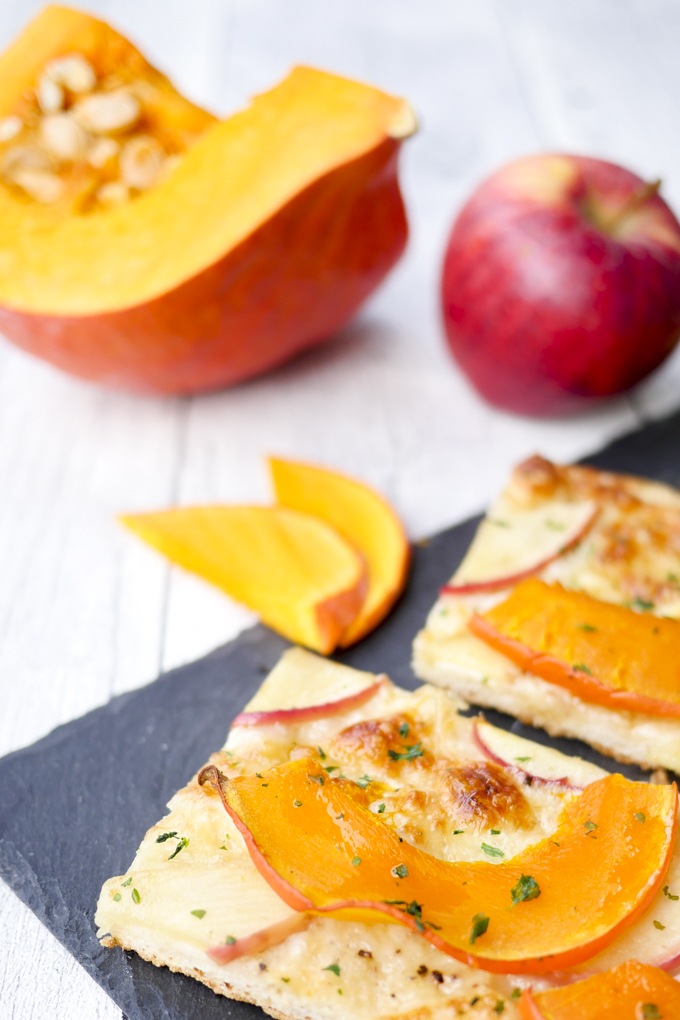 Rezept für schnelle Pizza mit Kürbis und Äpfeln - Herbstrezept