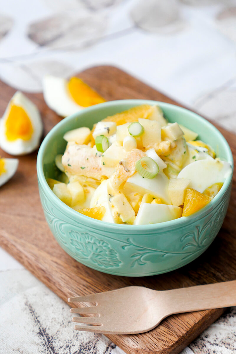 Low Carb Eiersalat mit Äpfeln, Orangen und Curry - ein leckerer Salat für die ganze Familie, der Kindern ganz besonders gut schmeckt
