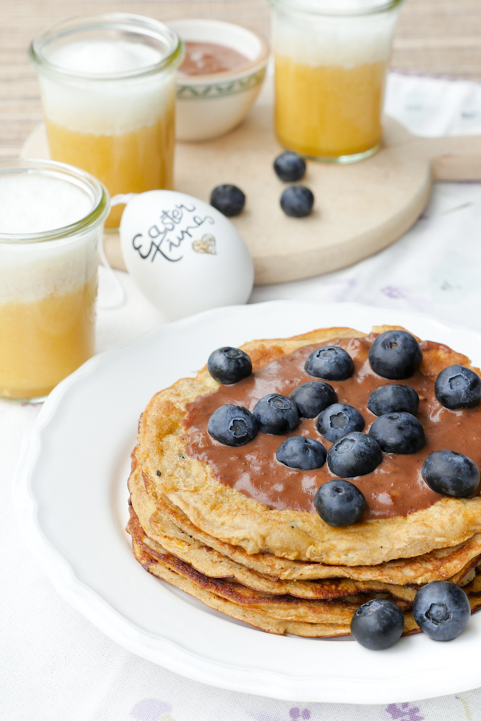 Süße & herzhafte Rezepte für das Osterfrühstück mit Low Carb Pfannkuchen und Orangensmoothie