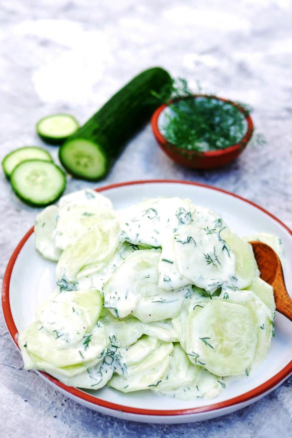 Gurkensalat mit Joghurt-Dill-Dressing - Ein schneller Sommersalat