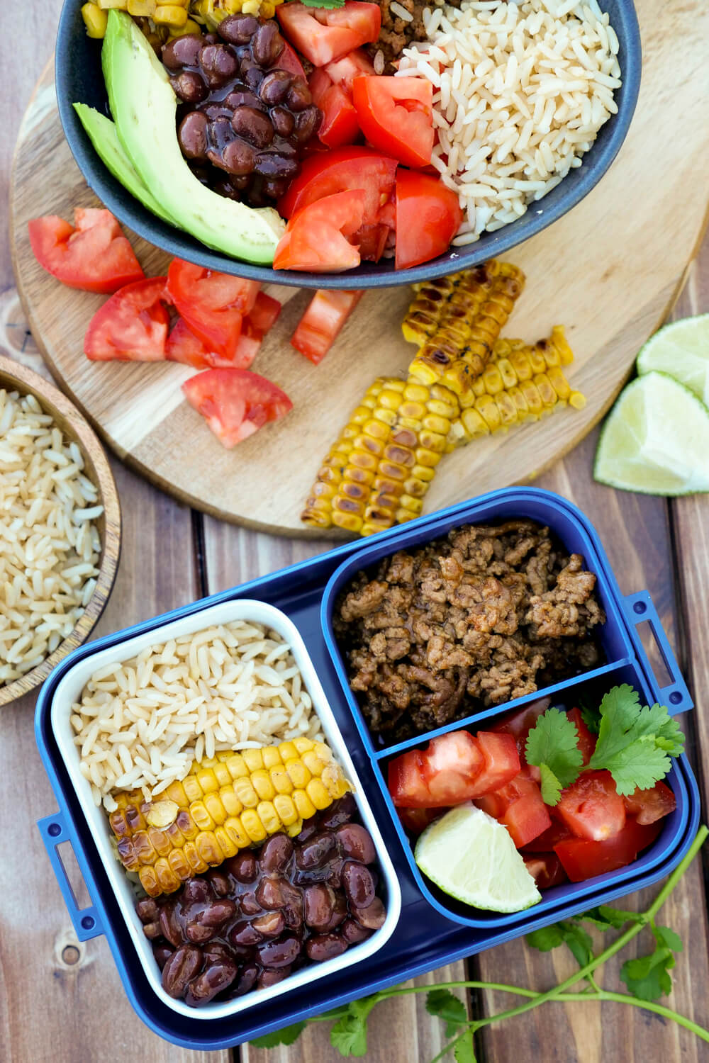 Schnelle und gesunde Taco Bowl mit würzigem Hackfleisch, Reis und Bohnen - ein Meal Prep Rezepte für die Mittagspause