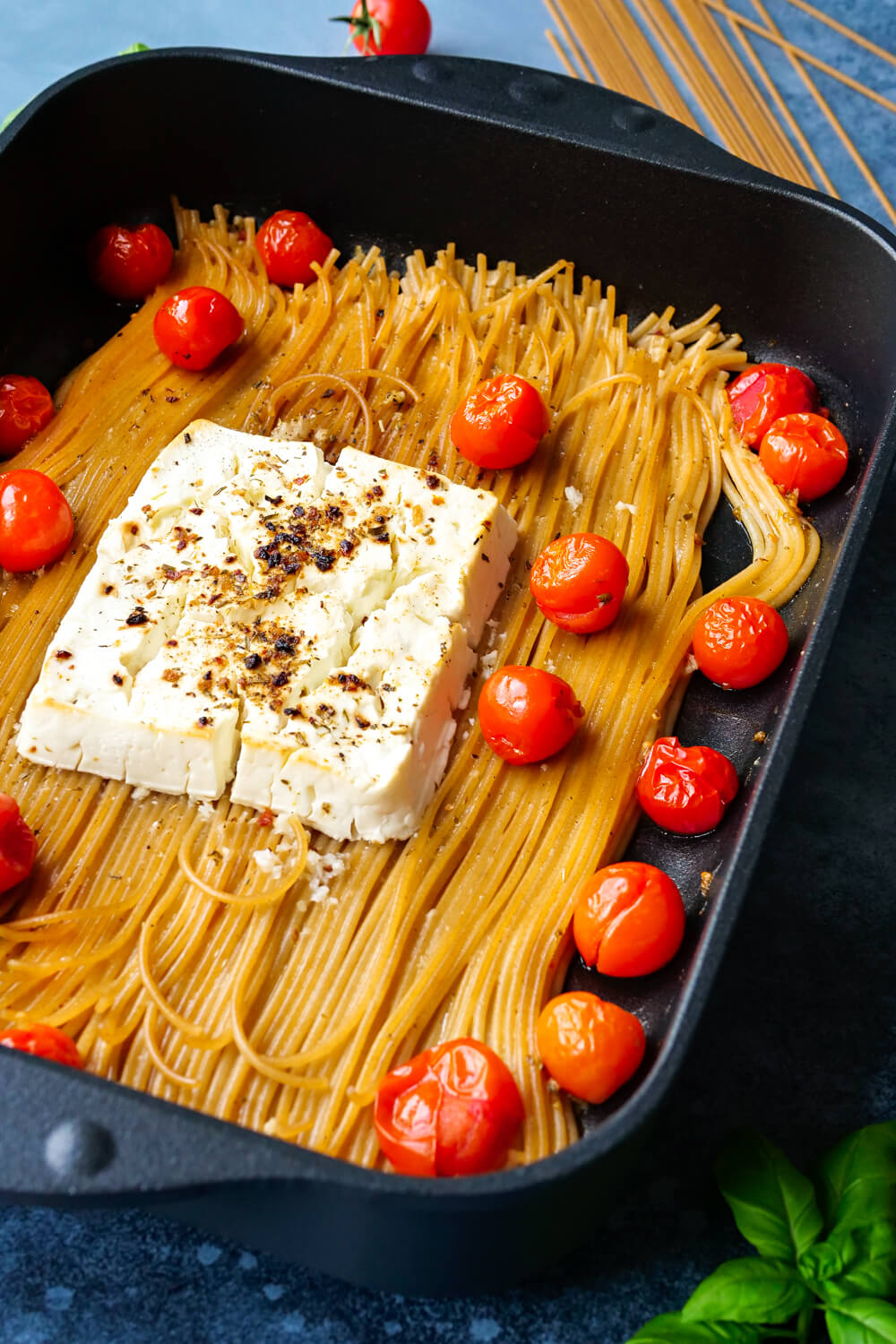 Spaghetti mit Feta und Tomaten aus dem Ofen - schneller geht&amp;#39;s nicht!