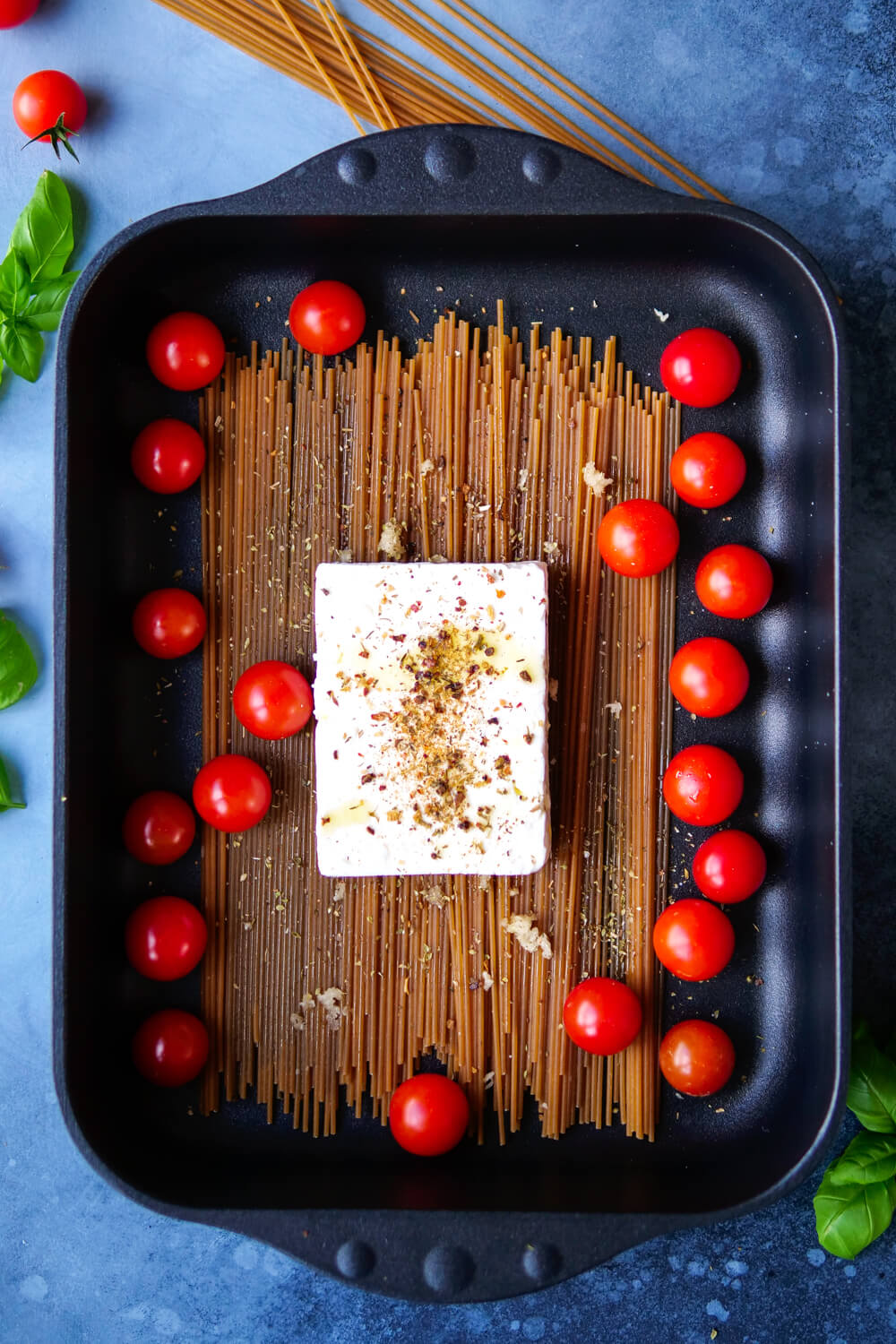 Spaghetti mit Feta und Tomaten aus dem Ofen - schneller geht&amp;#39;s nicht!