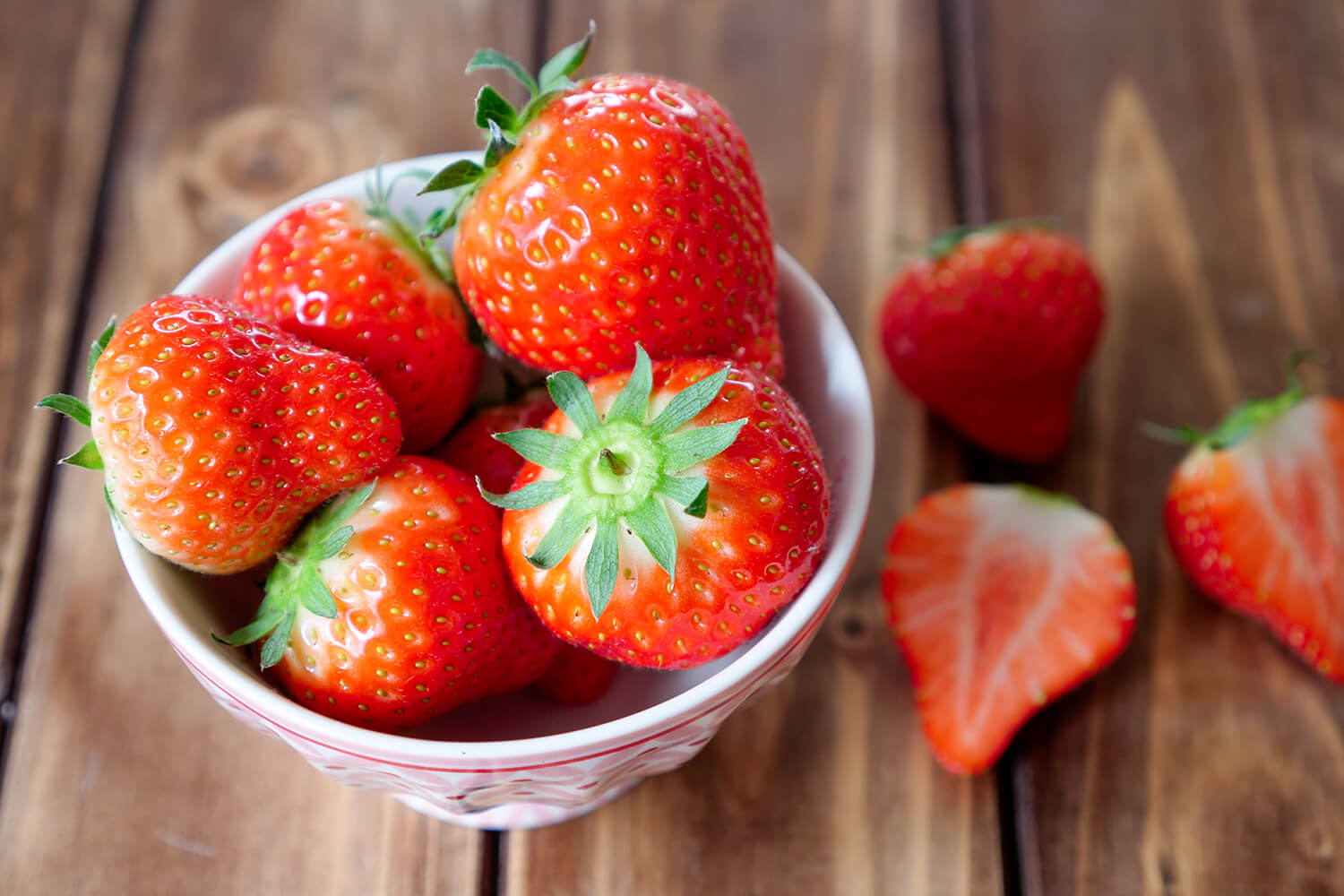 Erdbeerschüssel voller frischer Erdbeeren