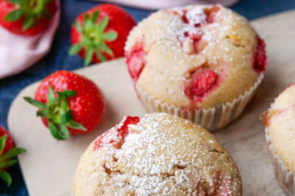 Erdbeer-Muffins mit frischen Erdbeeren für den Muttertag