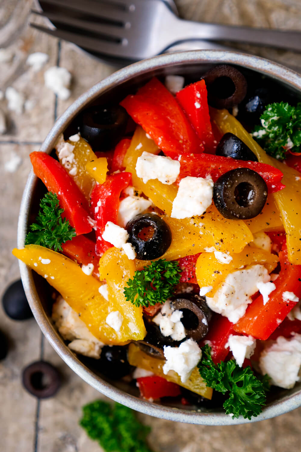 Paprika-Feta-Salat mit Oliven – einfacher Low Carb Salat
