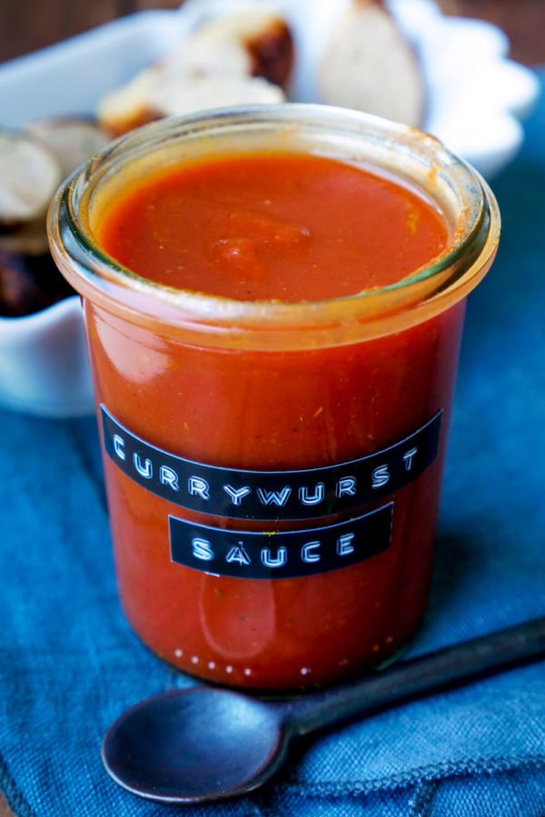 Currywurst-Sauce Rezept aus passierten Tomatenund Curry im Vorratsglas