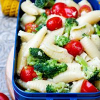 Brokkoli Nudeln mit Tomaten und Parmesan-Sauce für dein Meal Prep