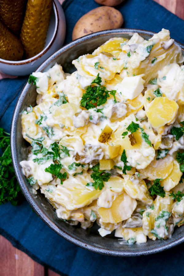 Rezept für einen Kartoffelsalat mit Mayo und Gurken