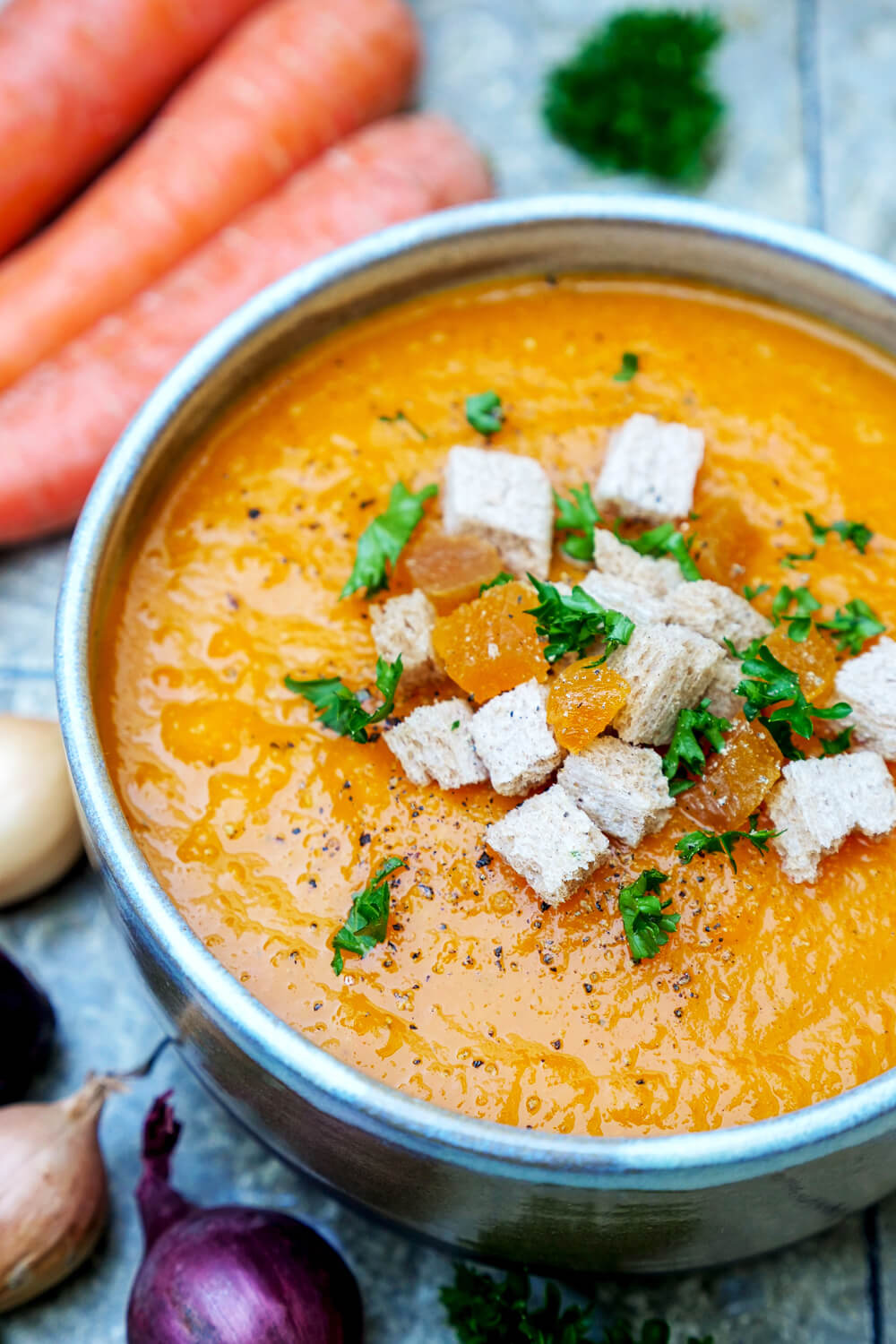 Möhrensuppe mit Curry – ein einfaches, veganes Rezept