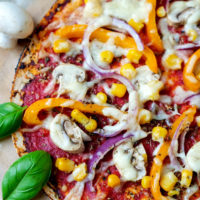 Wrap-Pizza-Rezept mit Champignons, Mais und Mozzarella