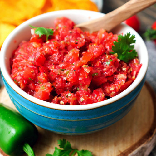 Schneller Salsa-Dip mit frischen Tomaten und Jalapeño