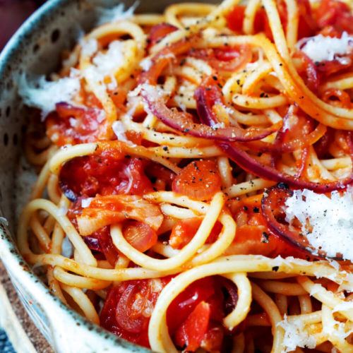 Spaghetti Amatriciana mit Zwiebeln von Jamie Oliver