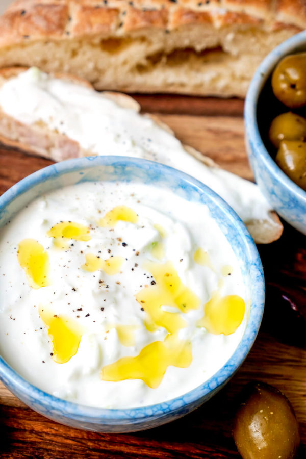 Tzatziki-Dip mit griechischem Joghurt