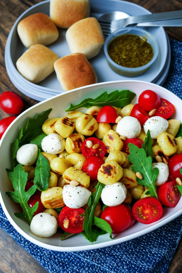Gnocchi mit Rucola, Mozzarella und Tomaten in der Lunchbox