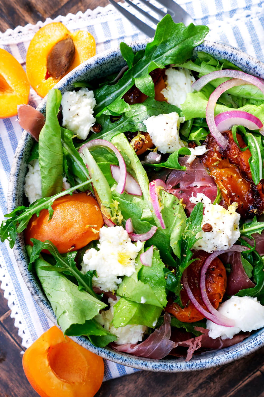 Salat mit gegrillten Aprikosen von Jamie Oliver