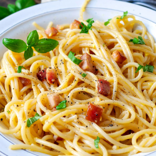 Spaghetti Carbonara mit Pancetta, Ei, Pfeffer