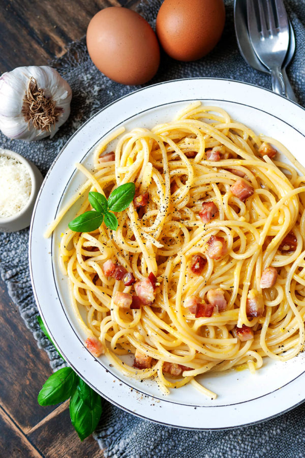 Original Spaghetti Carbonara mit Ei und Pancetta