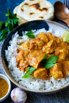 Indisches Curry mit Hähnchen und Reis