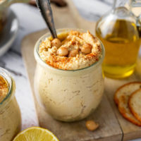 Hummus Rezept mit Kichererbsen und Tahin im Glas
