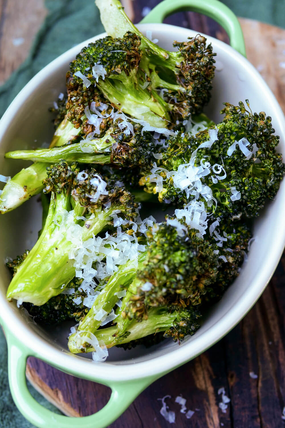 Brokkoli mit Parmesan aus der Heißluftfritteuse