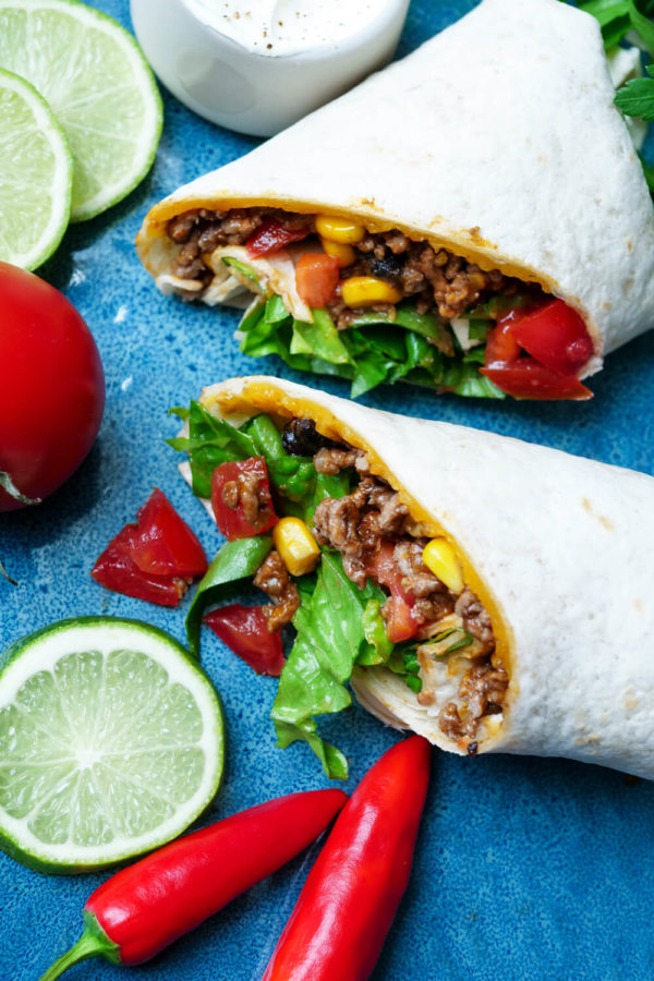 Mexikanische Burrito mit Hackfleisch gefüllt
