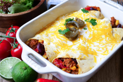 Enchiladas mit Hackfleisch und Käse überbacken