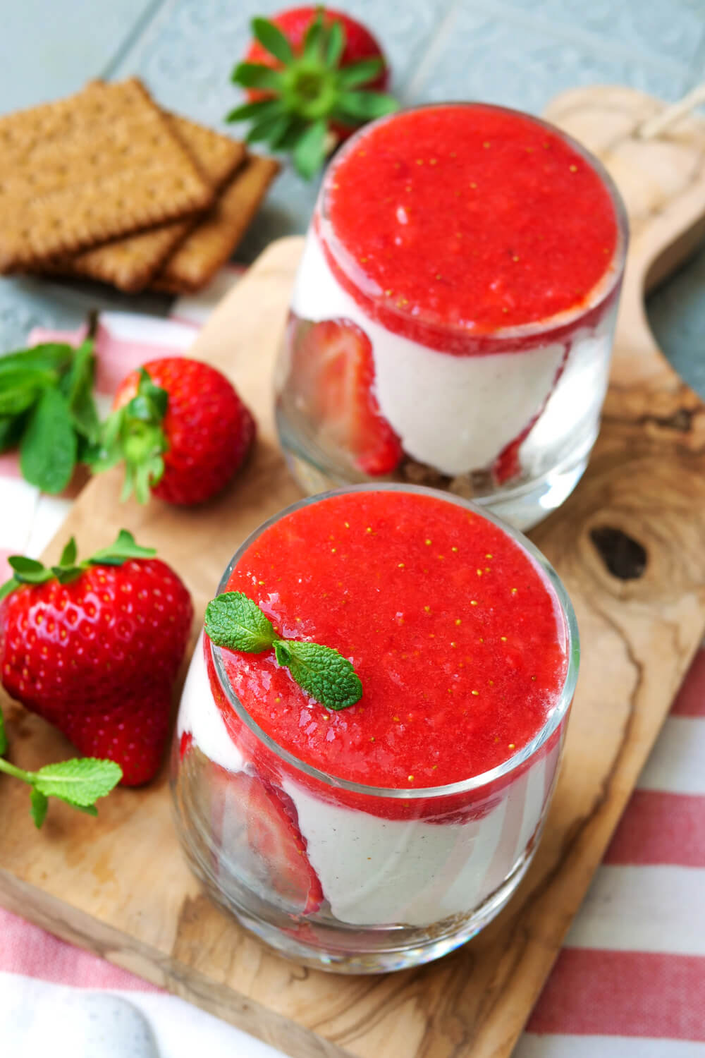 Erdbeer-Butterkeks-Dessert im Glas