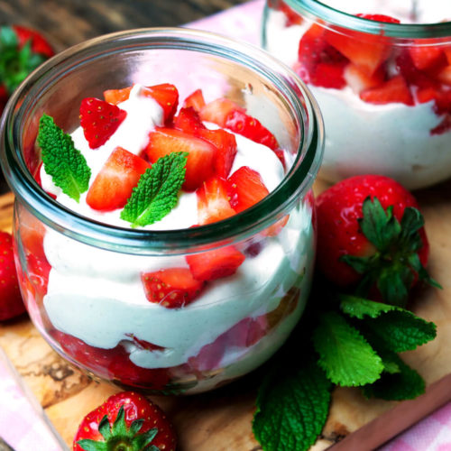 Schnelles Erdbeerquark-Dessert im Glas