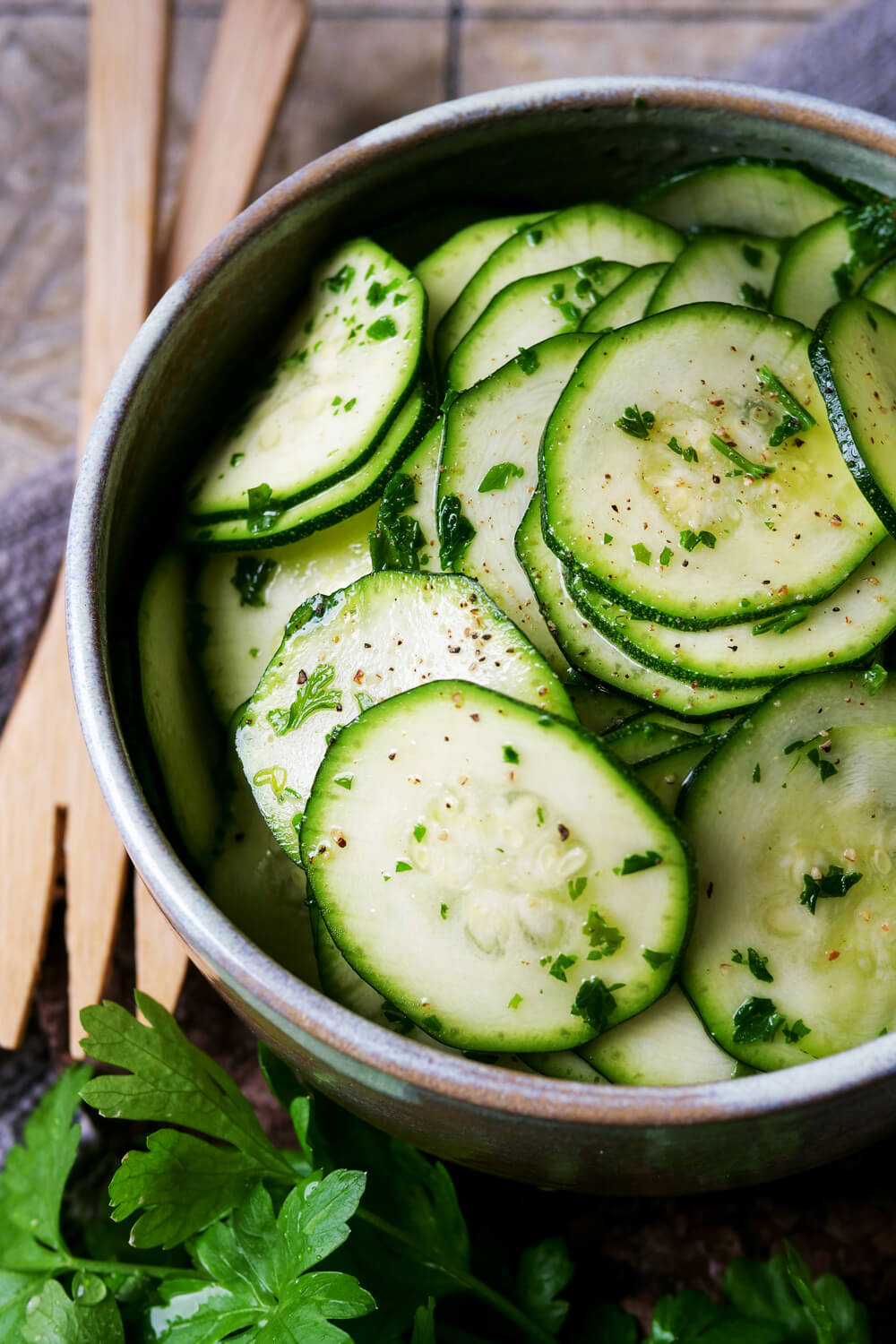 Zucchini-Salat, roh und ganz einfach