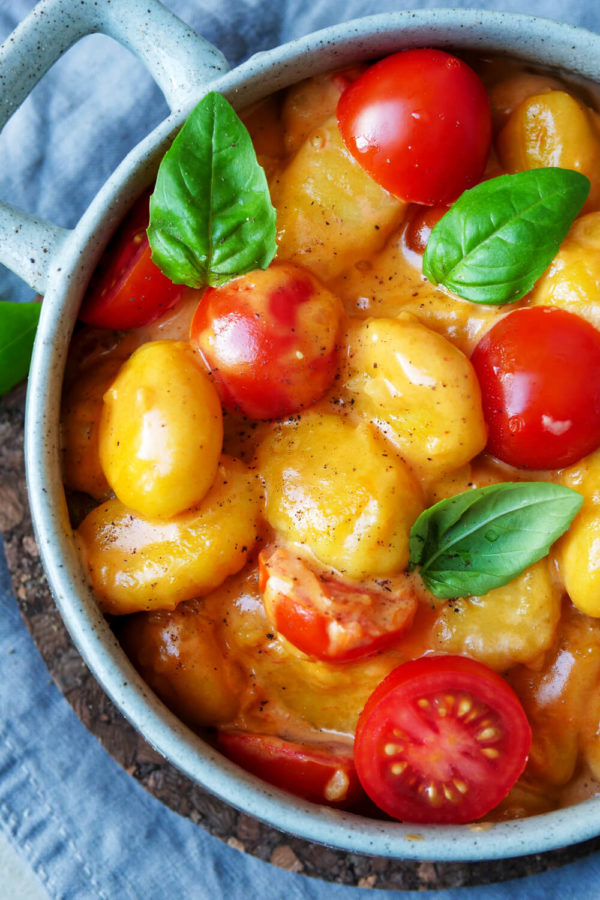 Gnocchi-Pfanne mit Tomaten und Sahnesauce