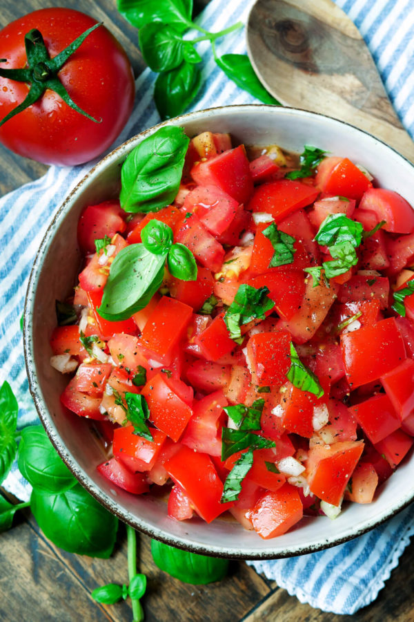 Tomatensalat ganz klassisch &amp; einfach