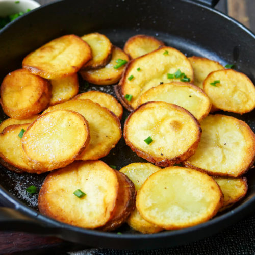 Knusprige Bratkartoffeln in der Pfanne