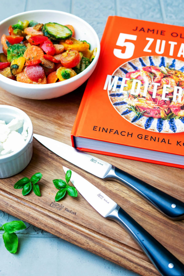 Jamie Oliver by Tefal Schneidebrett und Messer und Jamie Olivers Kochbuch "5 Zutaten Mediterran"