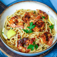 Spaghetti mit Garnelen, Harissa, Petersilie und Zitrone