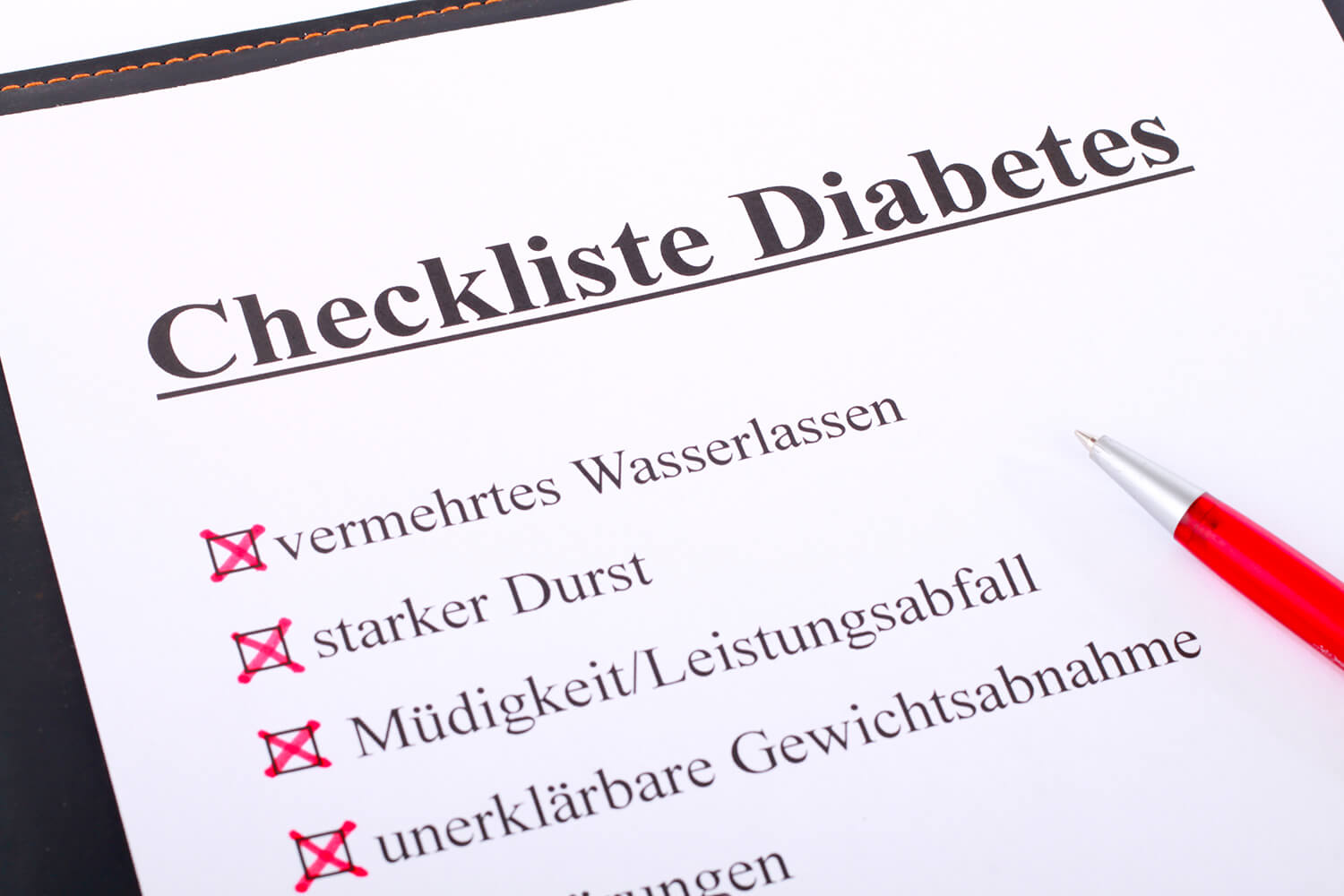 Checkliste Diabetes mit angekreuzten Symptomen 